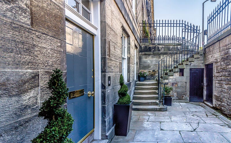 The entrance to the apartment