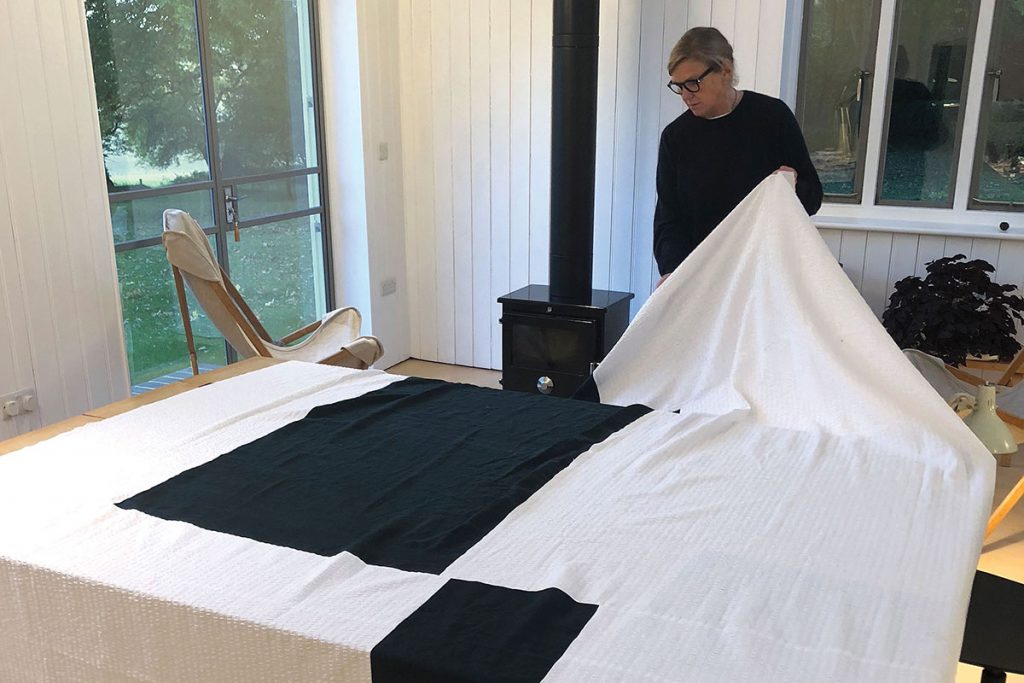 making-a-white-and-black-quilt