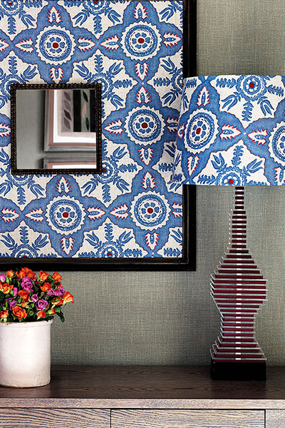patterned-mirror-on-sideboard-with-matching-lamp