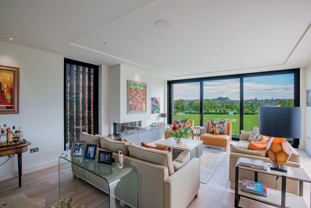 living-room-in-edinburgh-with-view-of-the-castle
