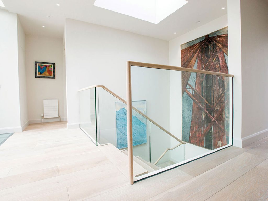 bright-hallway-in-edinburgh-home