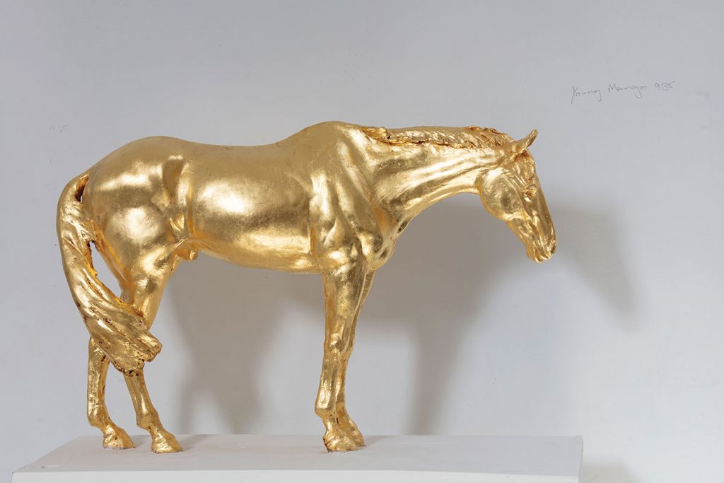 gold-horse-statue